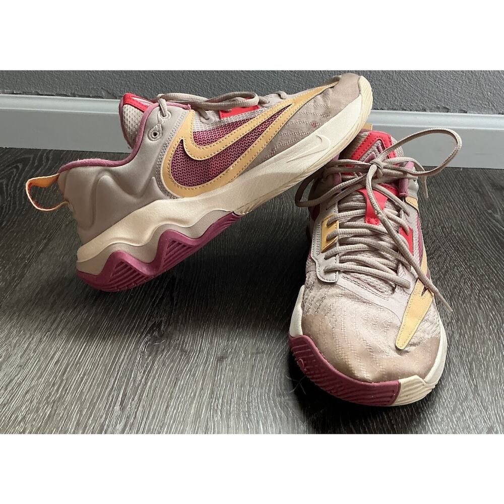 Nike Giannis Immortality 3 Beige Pink Basketball Shoes Performance Wear Size 8.5